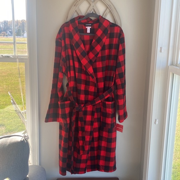 Wondershop Other - Wondershop Adult  Red/Black Buffalo Check Plaid Fleece Robe small